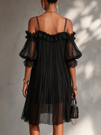 Vittoria | Mini vestido negro de chiffon con hombros al descubierto y borde de encaje
