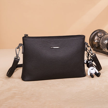 El elegante bolso bandolera de piel minimalista de Elena