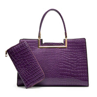 Morado con billetera