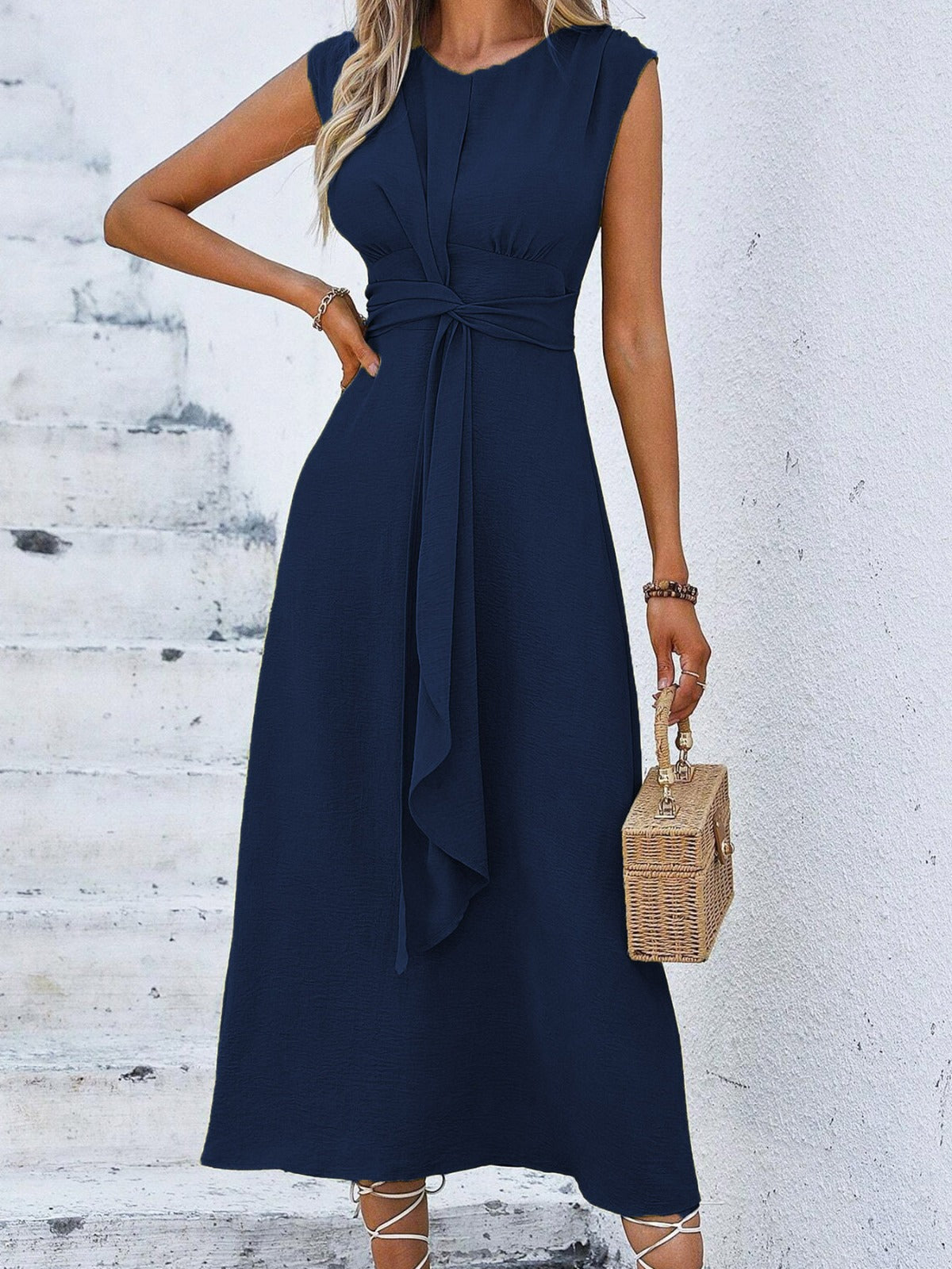 Eva | Vestido elegante sin mangas con cinturón ajustable