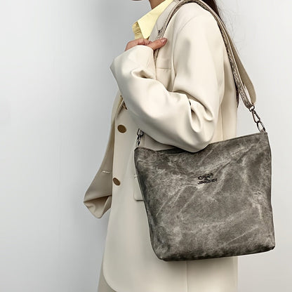 Elegancia informal de Mila | Bolso de hombro moderno